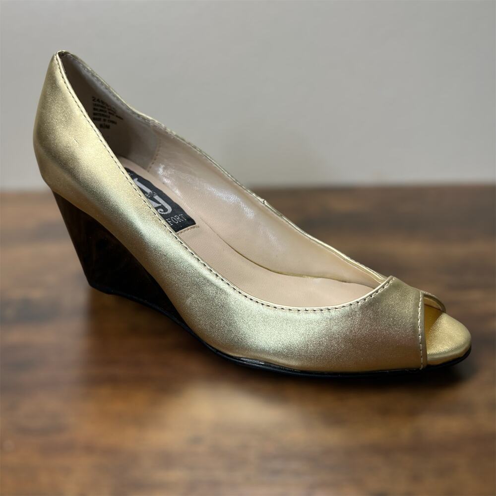 Vtg AJ Valenci Wedge Pumps 6.5 Womens Gold Metallic Peep Toe 90s Patent Leather